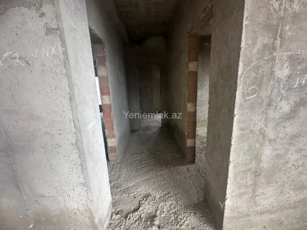 Satılır 10 otaqlı həyət evi 550 m²