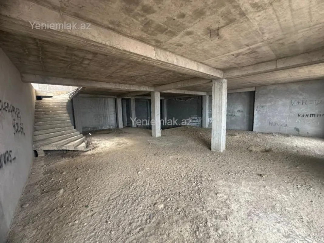 Satılır 10 otaqlı həyət evi 550 m²