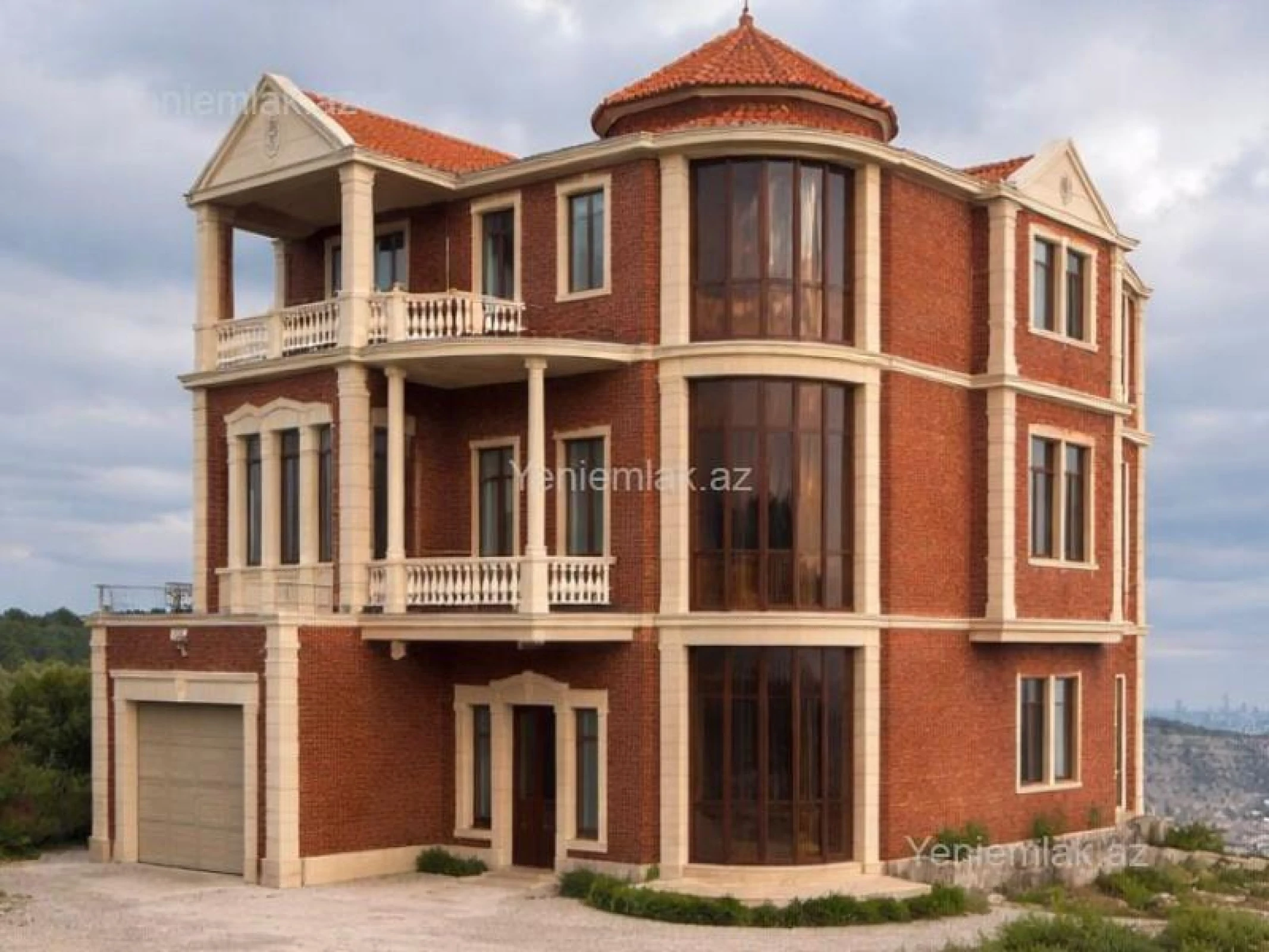 Satılır 10 otaqlı həyət evi 550 m²