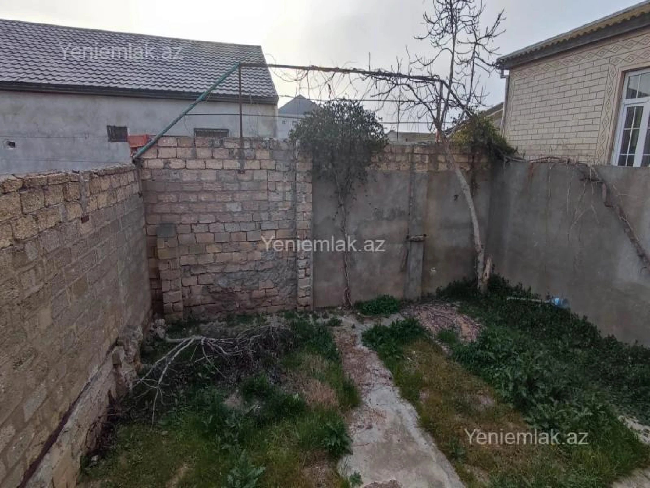 Satılır 6 otaqlı həyət evi 220 m²