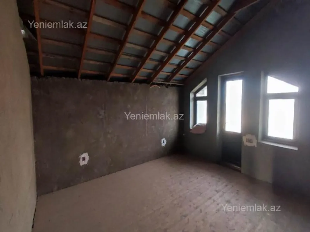 Satılır 6 otaqlı həyət evi 220 m²