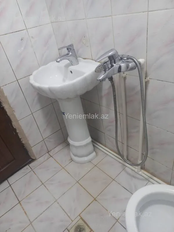Satılır 1 otaqlı köhnə tikili 35 m²