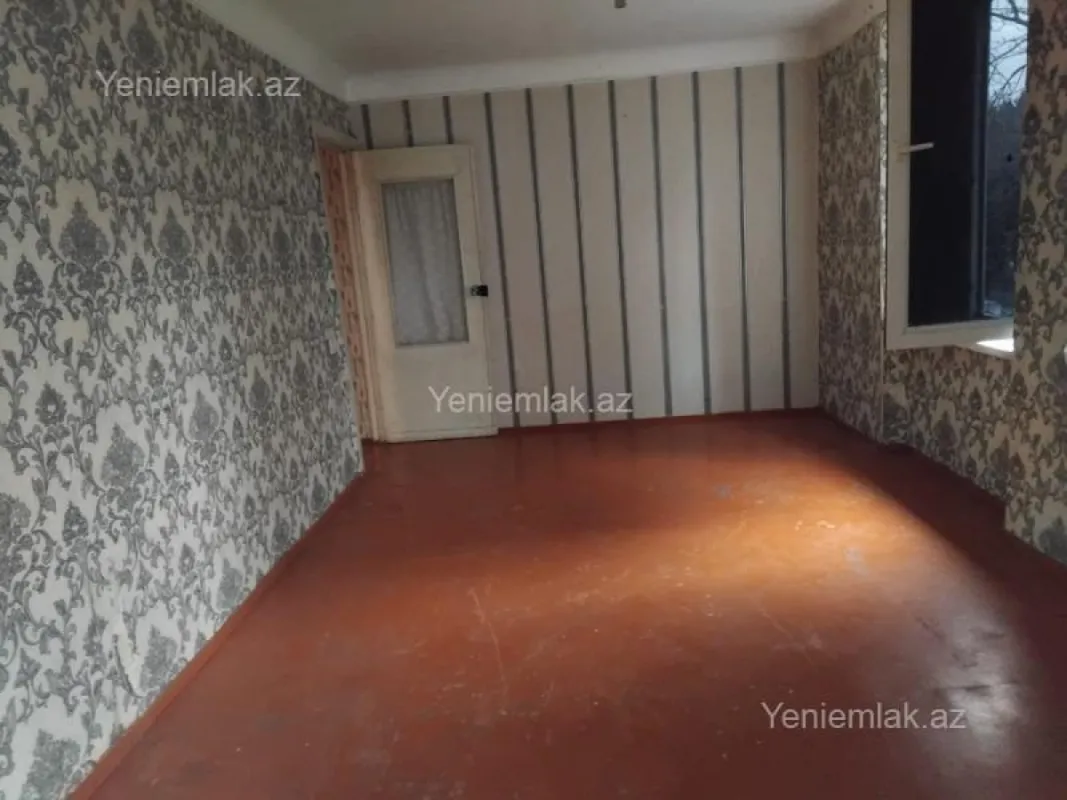 Satılır 1 otaqlı köhnə tikili 32 m²