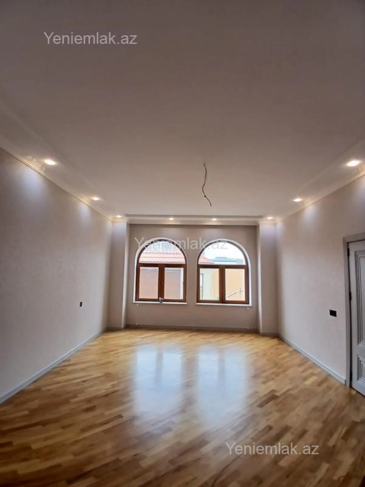 Satılır 6 otaqlı həyət evi 240 m²