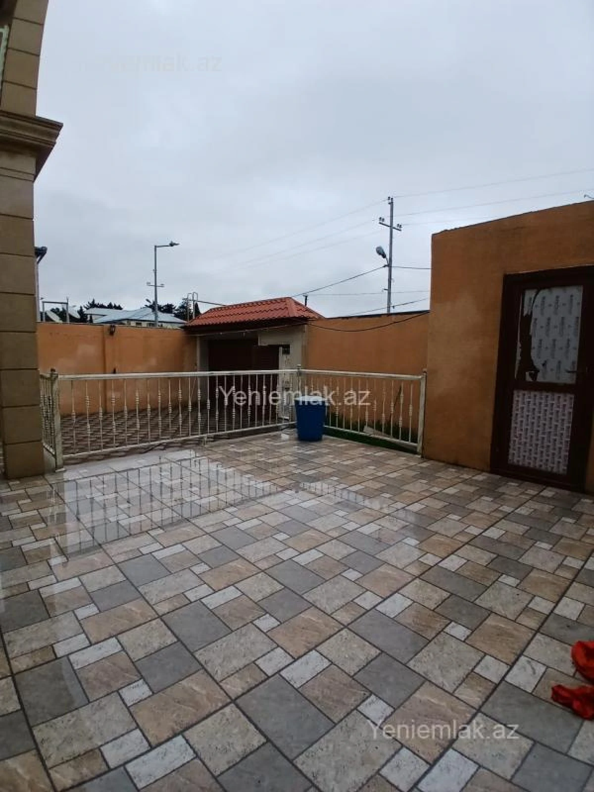 Satılır 6 otaqlı həyət evi 240 m²