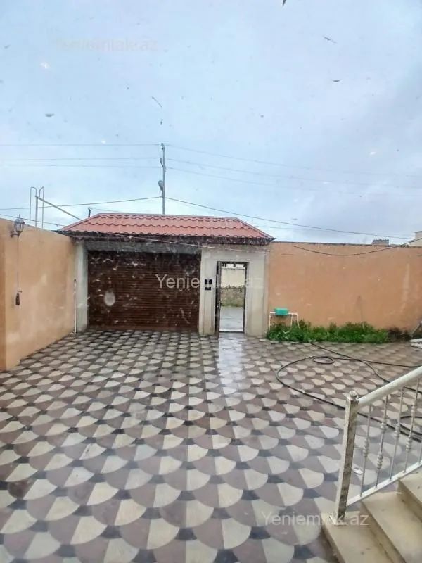 Satılır 6 otaqlı həyət evi 240 m²