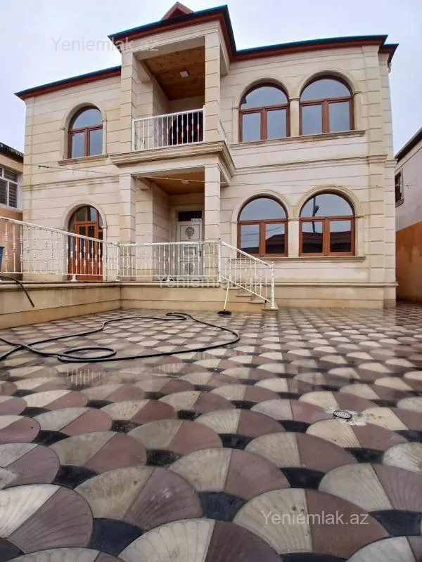 Satılır 6 otaqlı həyət evi 240 m²