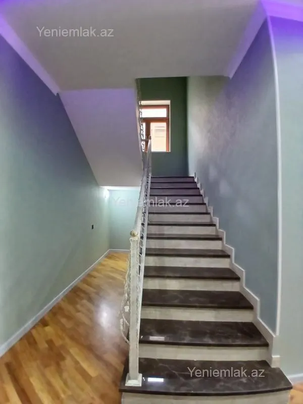 Satılır 6 otaqlı həyət evi 240 m²