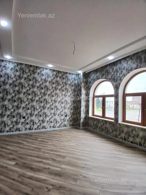 Satılır 6 otaqlı həyət evi 240 m²