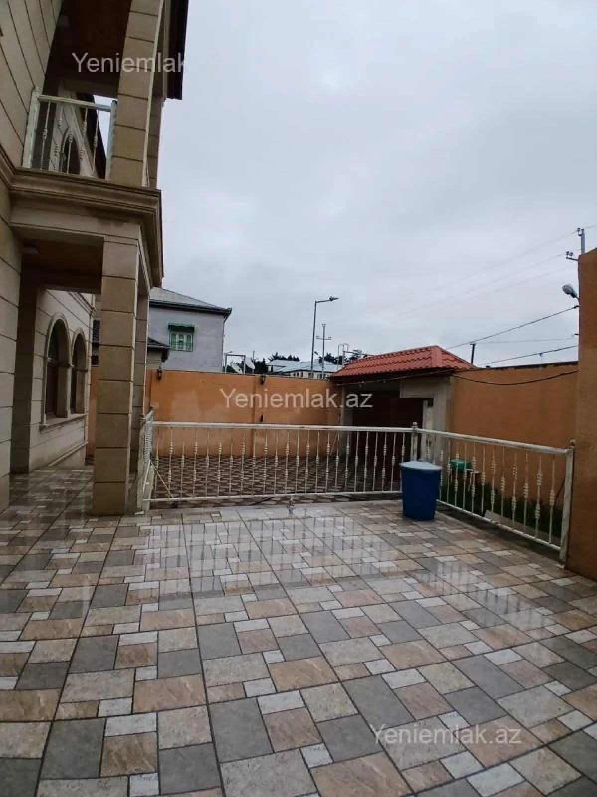 Satılır 6 otaqlı həyət evi 240 m²