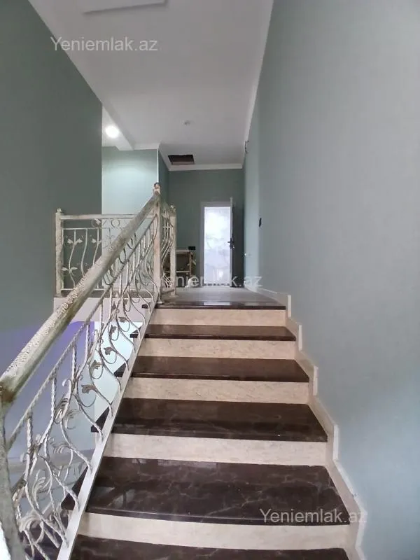Satılır 6 otaqlı həyət evi 240 m²