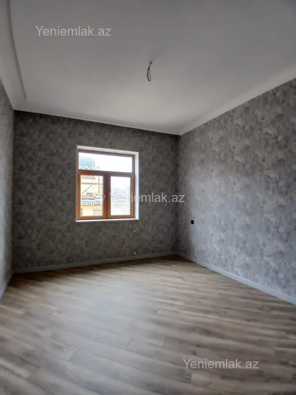 Satılır 6 otaqlı həyət evi 240 m²