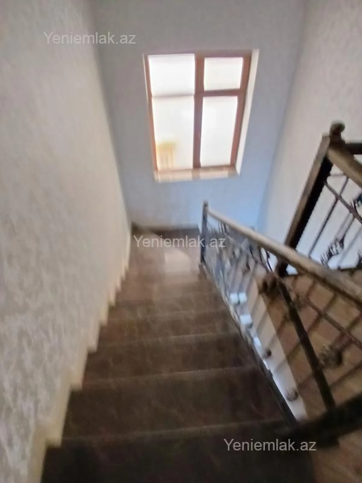 Satılır 6 otaqlı həyət evi 240 m²