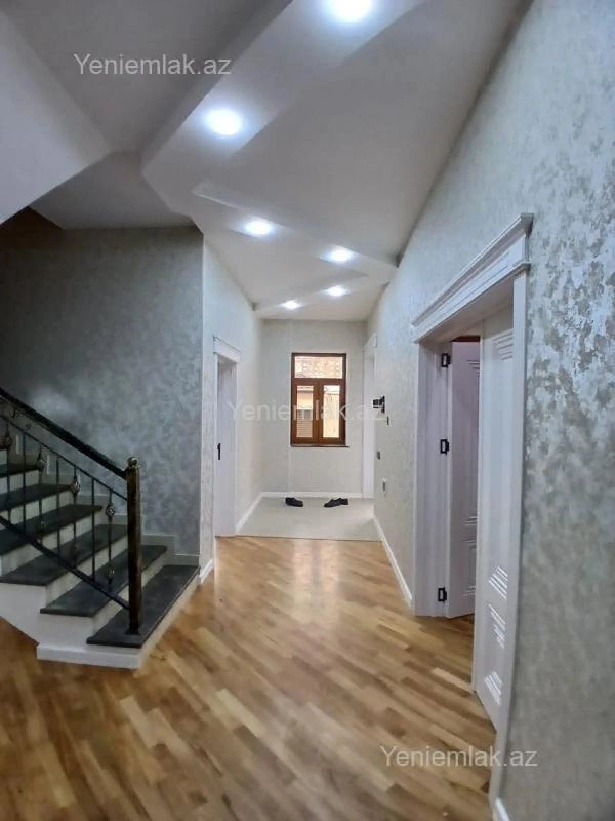 Satılır 6 otaqlı həyət evi 240 m²