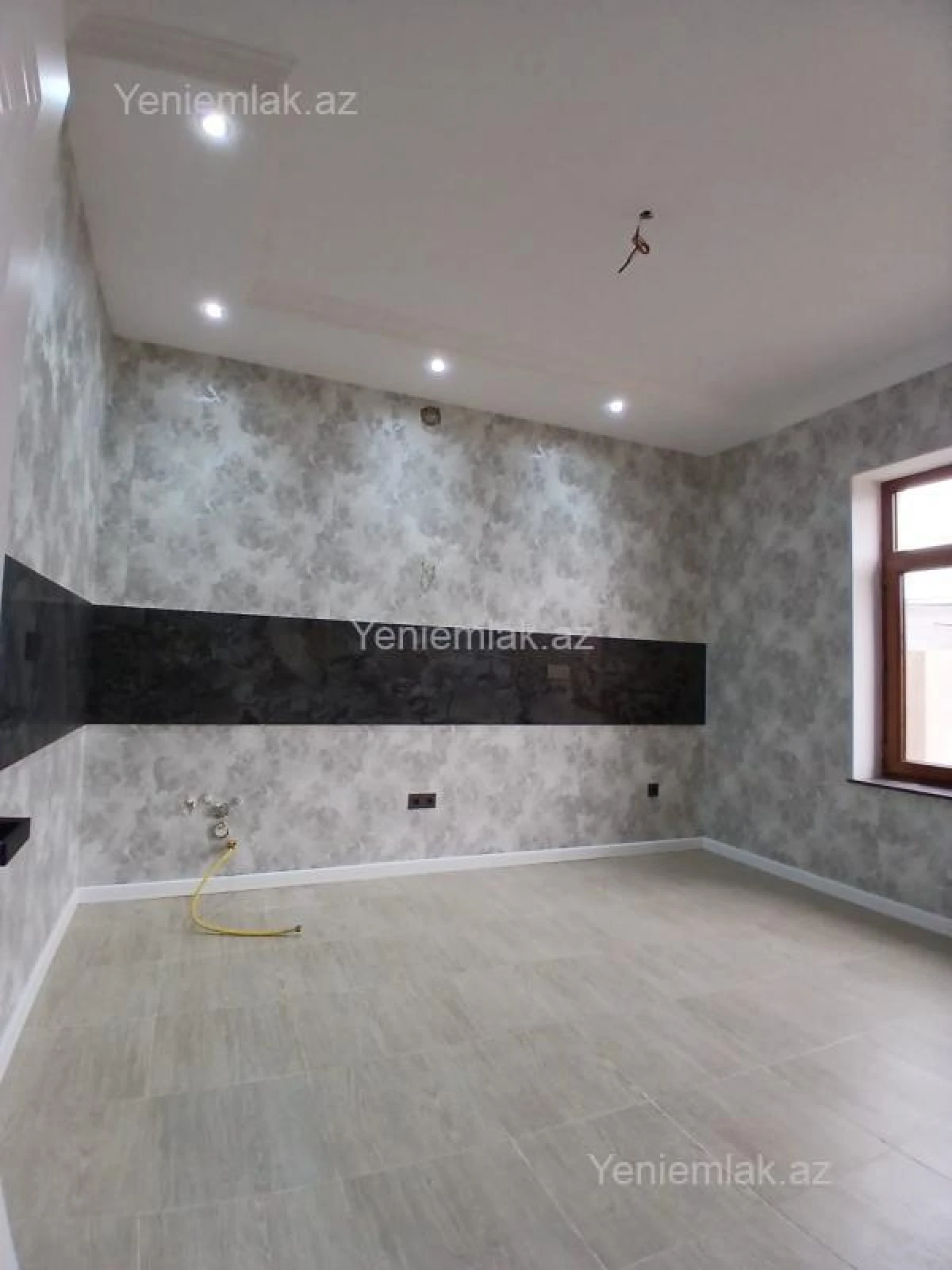 Satılır 6 otaqlı həyət evi 240 m²
