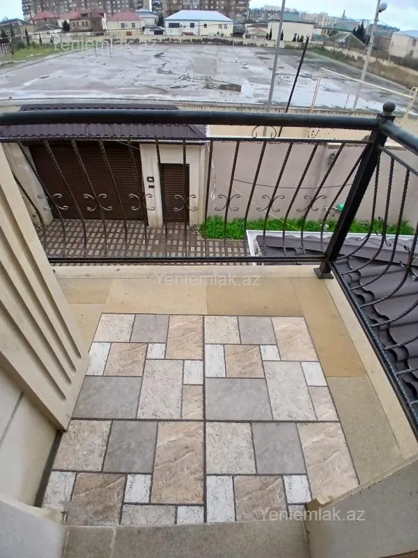 Satılır 6 otaqlı həyət evi 240 m²
