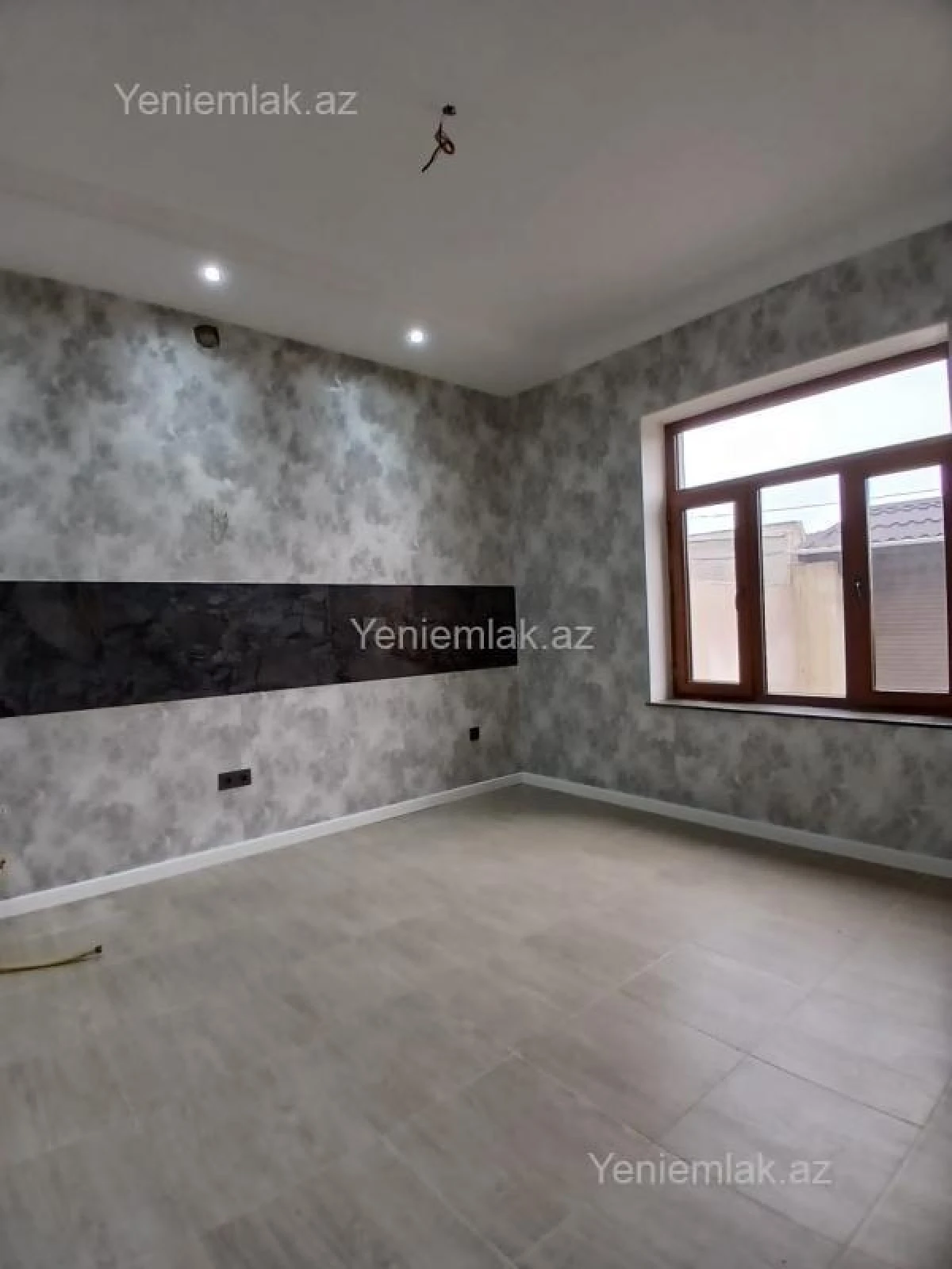 Satılır 6 otaqlı həyət evi 240 m²