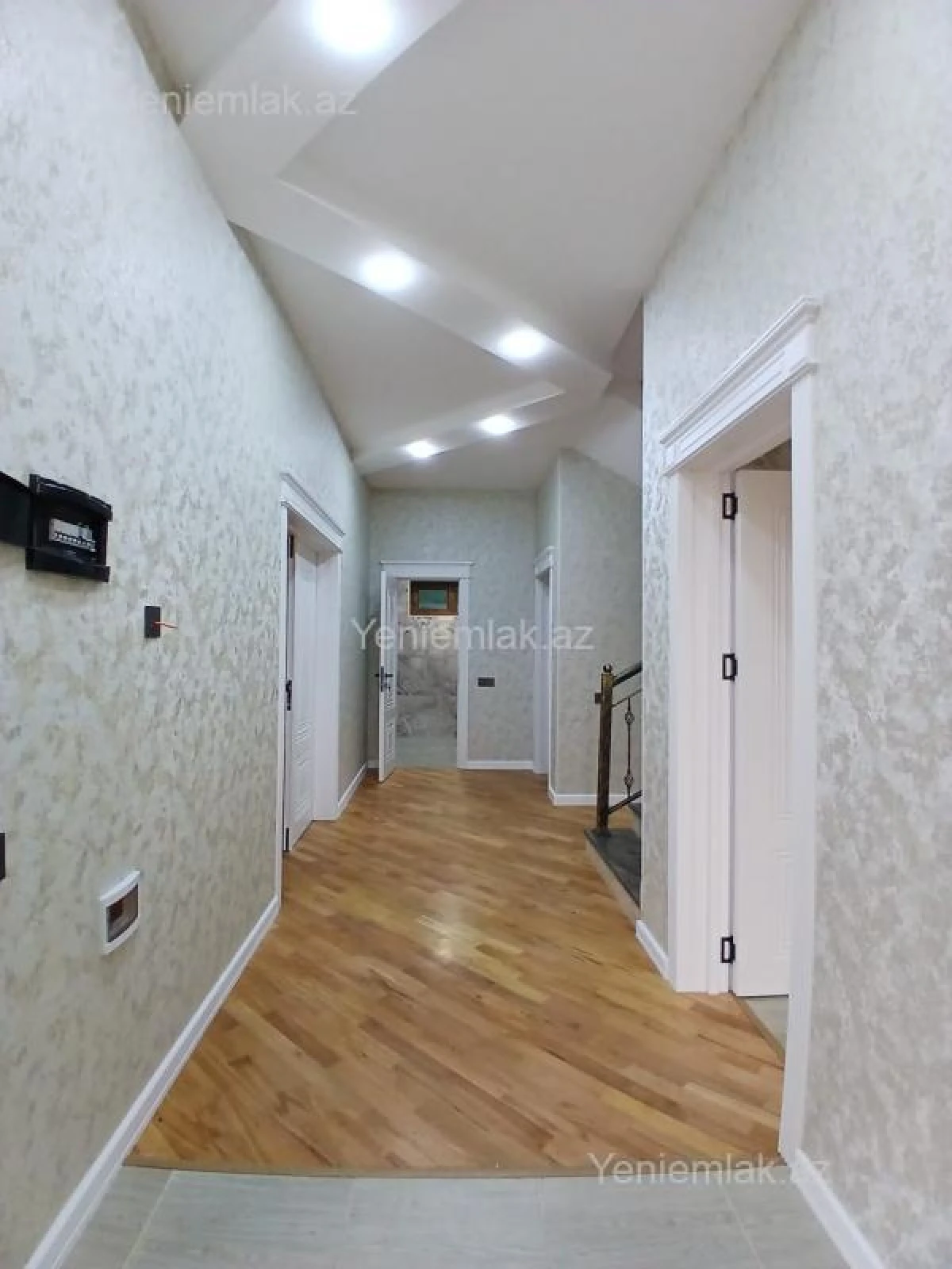 Satılır 6 otaqlı həyət evi 240 m²
