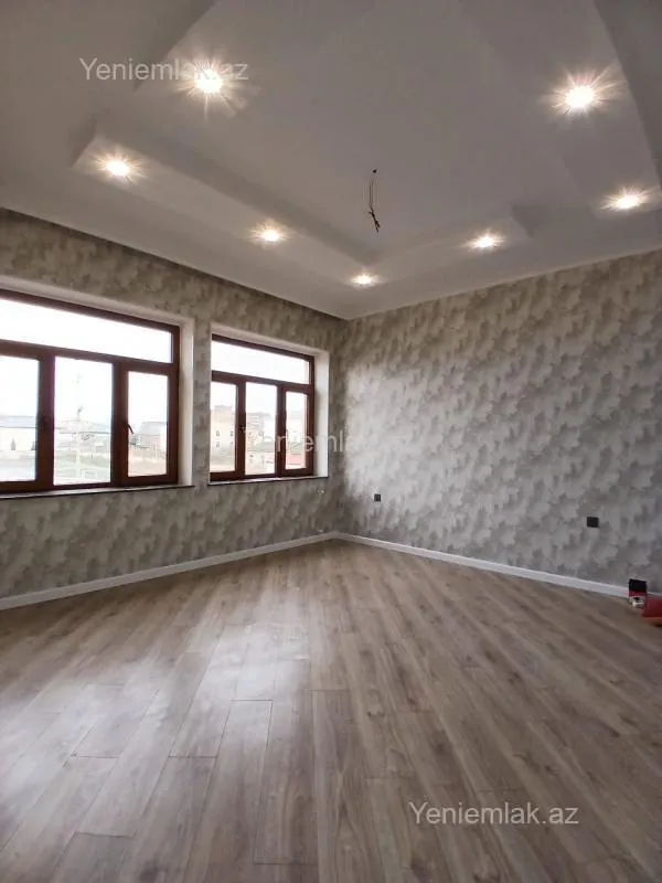 Satılır 6 otaqlı həyət evi 240 m²