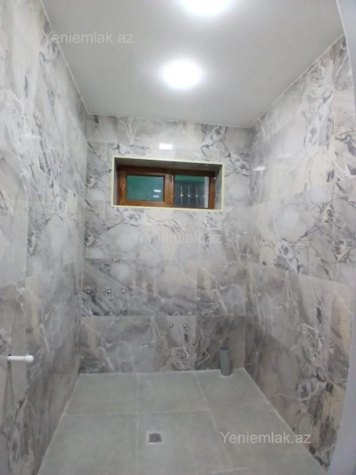 Satılır 6 otaqlı həyət evi 240 m²