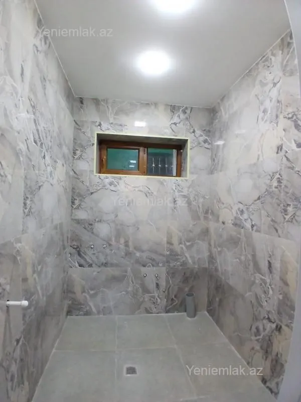 Satılır 6 otaqlı həyət evi 240 m²