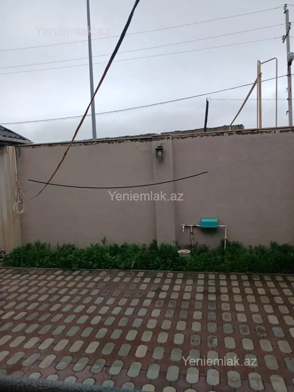 Satılır 6 otaqlı həyət evi 240 m²