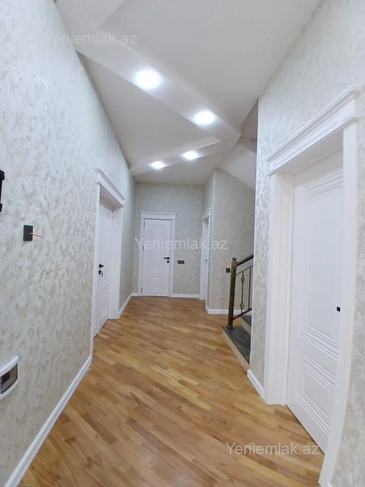 Satılır 6 otaqlı həyət evi 240 m²