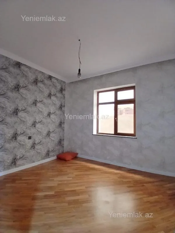 Satılır 6 otaqlı həyət evi 240 m²