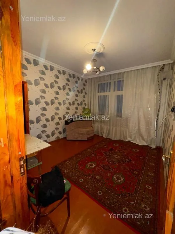 Satılır 1 otaqlı köhnə tikili 38 m²