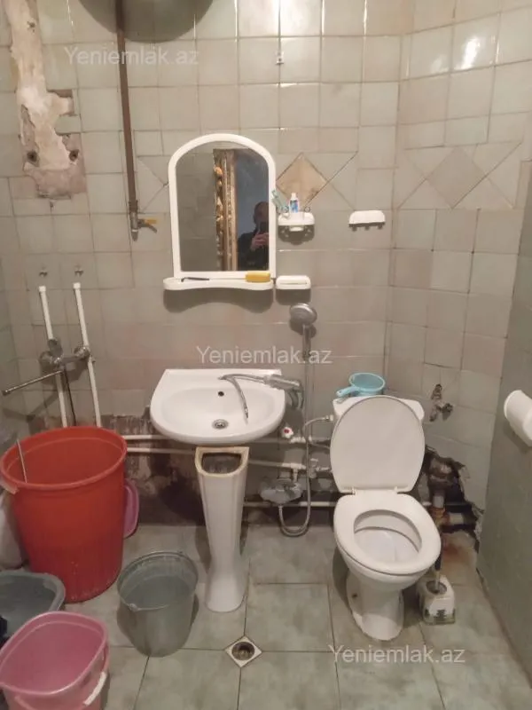 Satılır 1 otaqlı köhnə tikili 38 m²