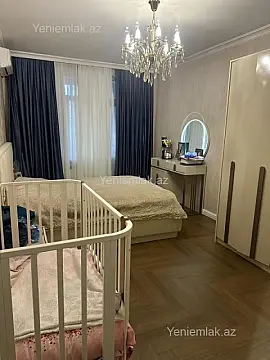 Satılır 4 otaqlı köhnə tikili 100 m²