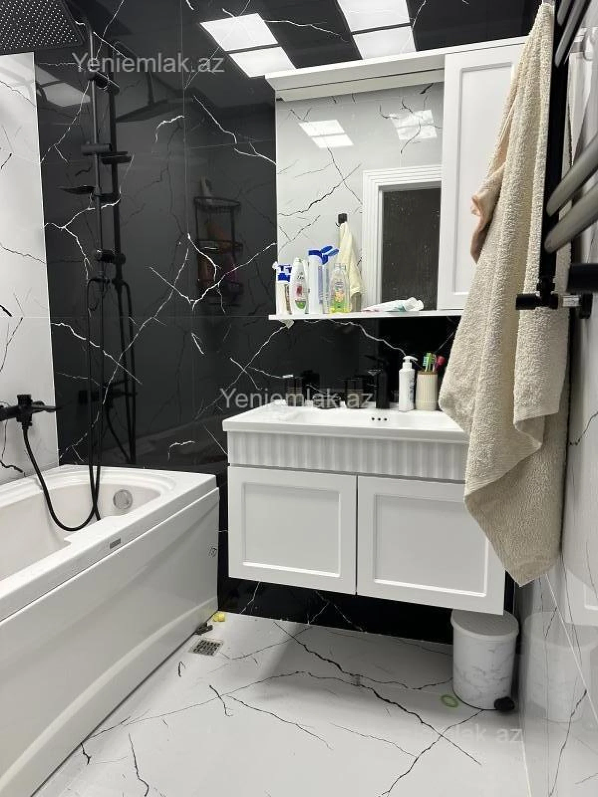 Satılır 4 otaqlı köhnə tikili 100 m²