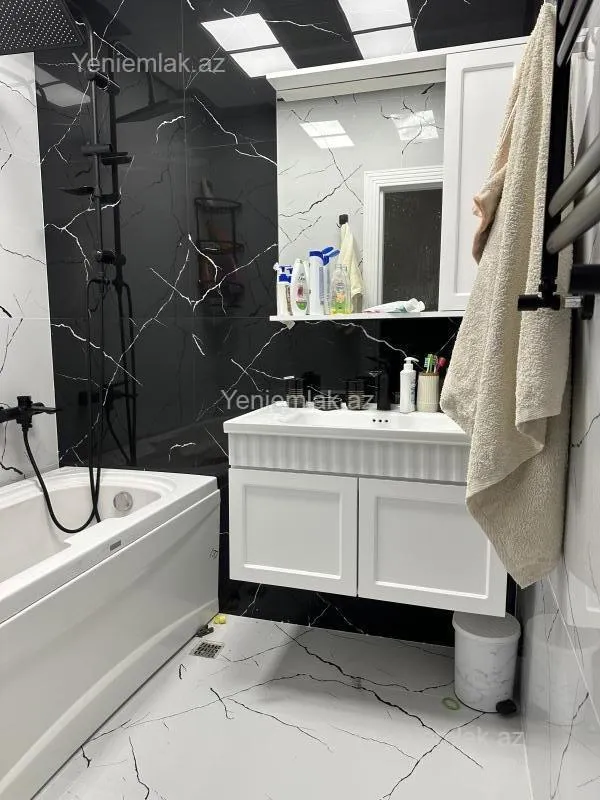 Satılır 4 otaqlı köhnə tikili 100 m²