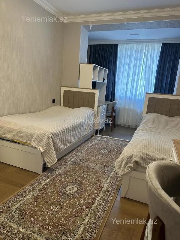 Satılır 4 otaqlı köhnə tikili 100 m²