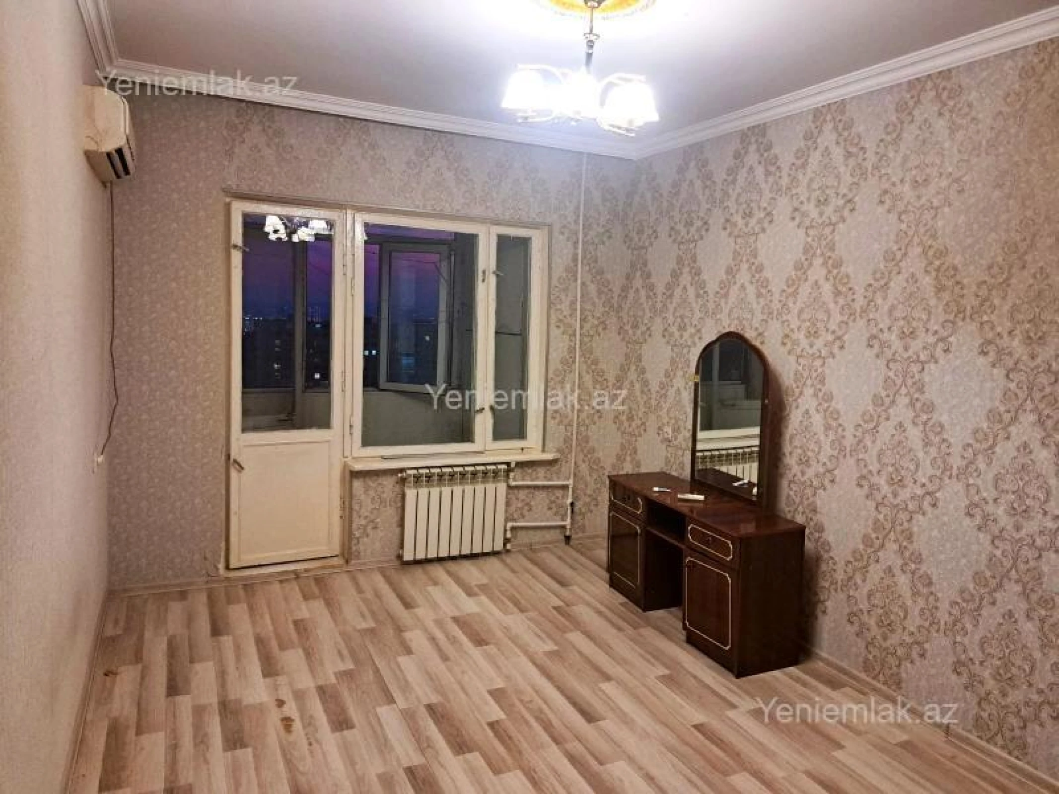 Satılır 2 otaqlı köhnə tikili 70 m²