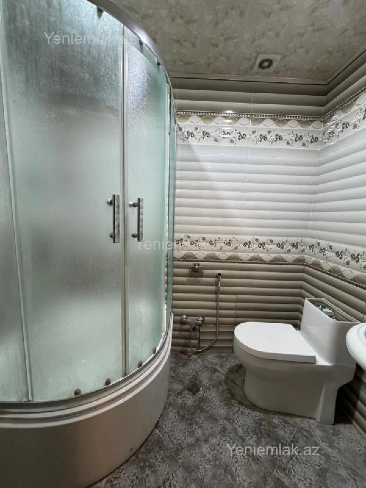 Satılır 3 otaqlı yeni tikili 125 m²