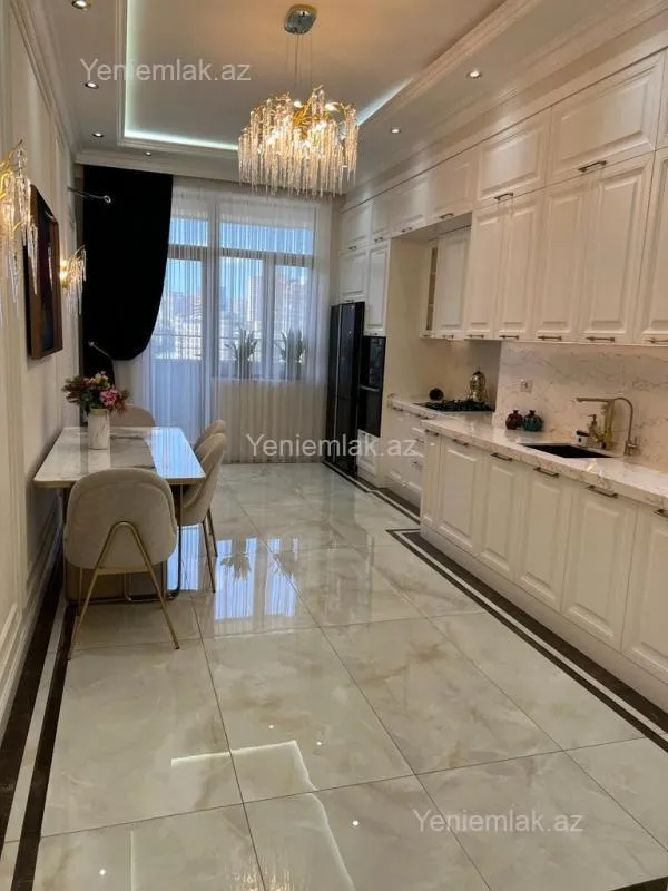 Satılır 4 otaqlı yeni tikili 205 m²