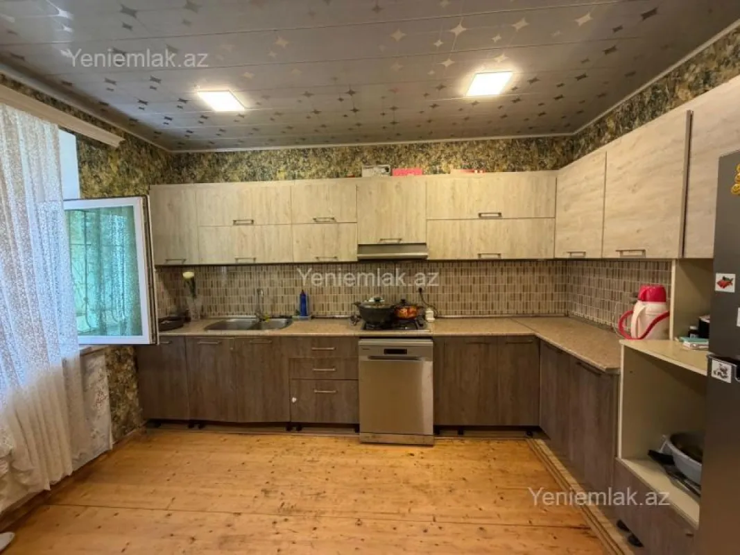 Satılır 7 otaqlı həyət evi 220 m²