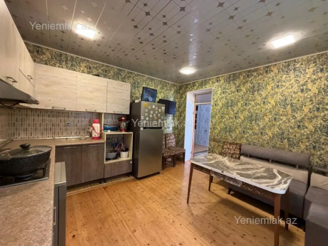 Satılır 7 otaqlı həyət evi 220 m²