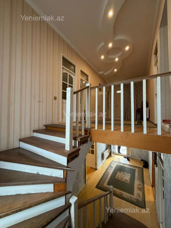 Satılır 7 otaqlı həyət evi 220 m²