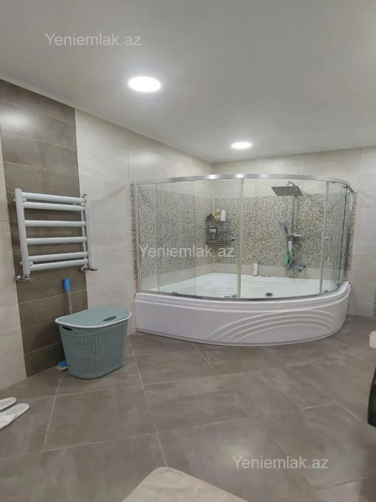 Satılır 5 otaqlı həyət evi 240 m²