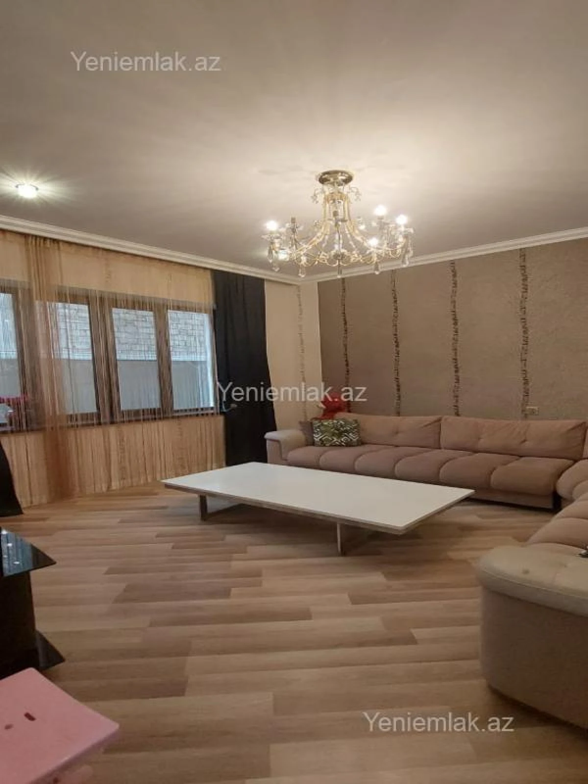Satılır 5 otaqlı həyət evi 240 m²