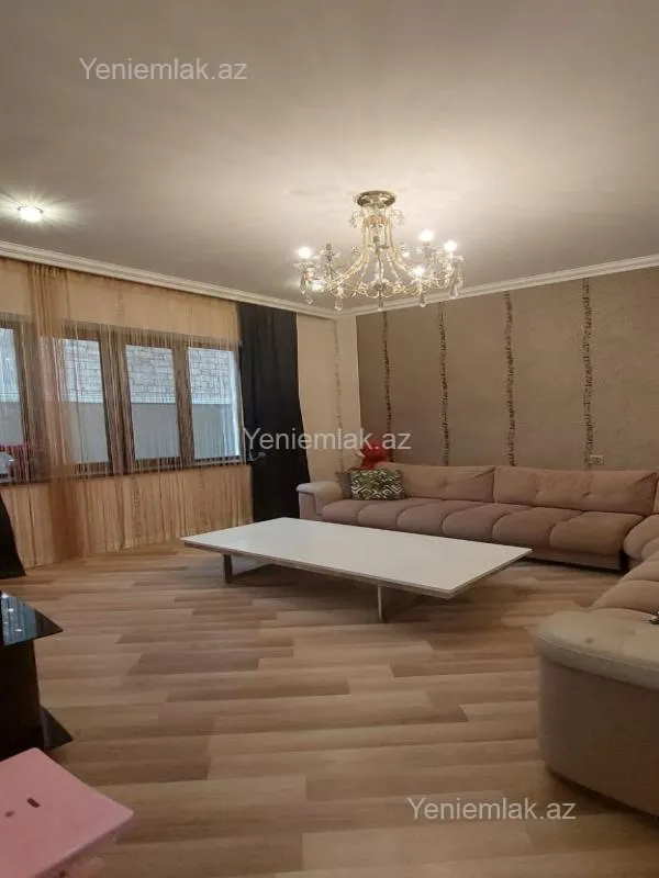 Satılır 5 otaqlı həyət evi 240 m²