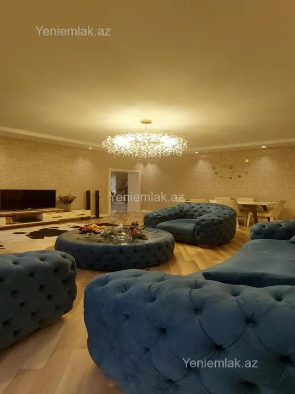 Satılır 5 otaqlı həyət evi 240 m²