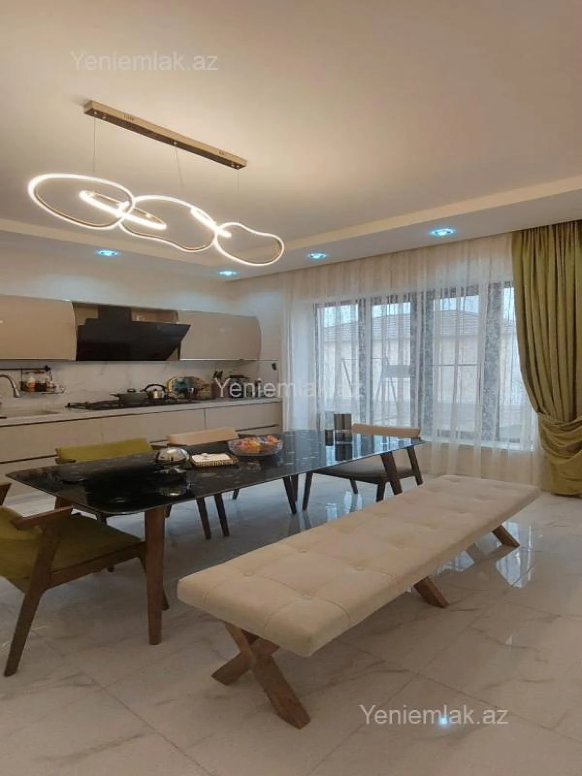 Satılır 5 otaqlı həyət evi 240 m²
