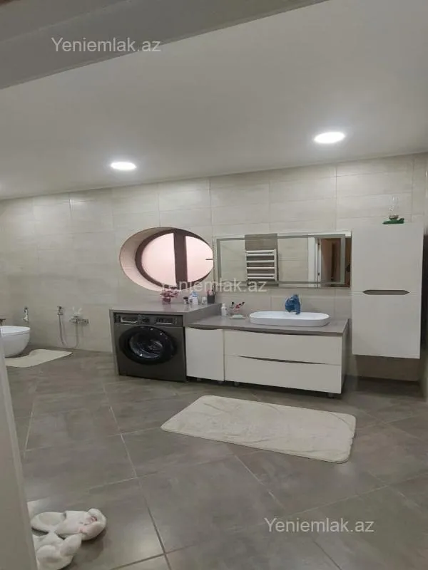 Satılır 5 otaqlı həyət evi 240 m²