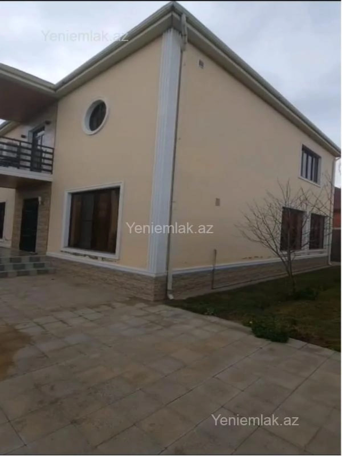 Satılır 5 otaqlı həyət evi 240 m²