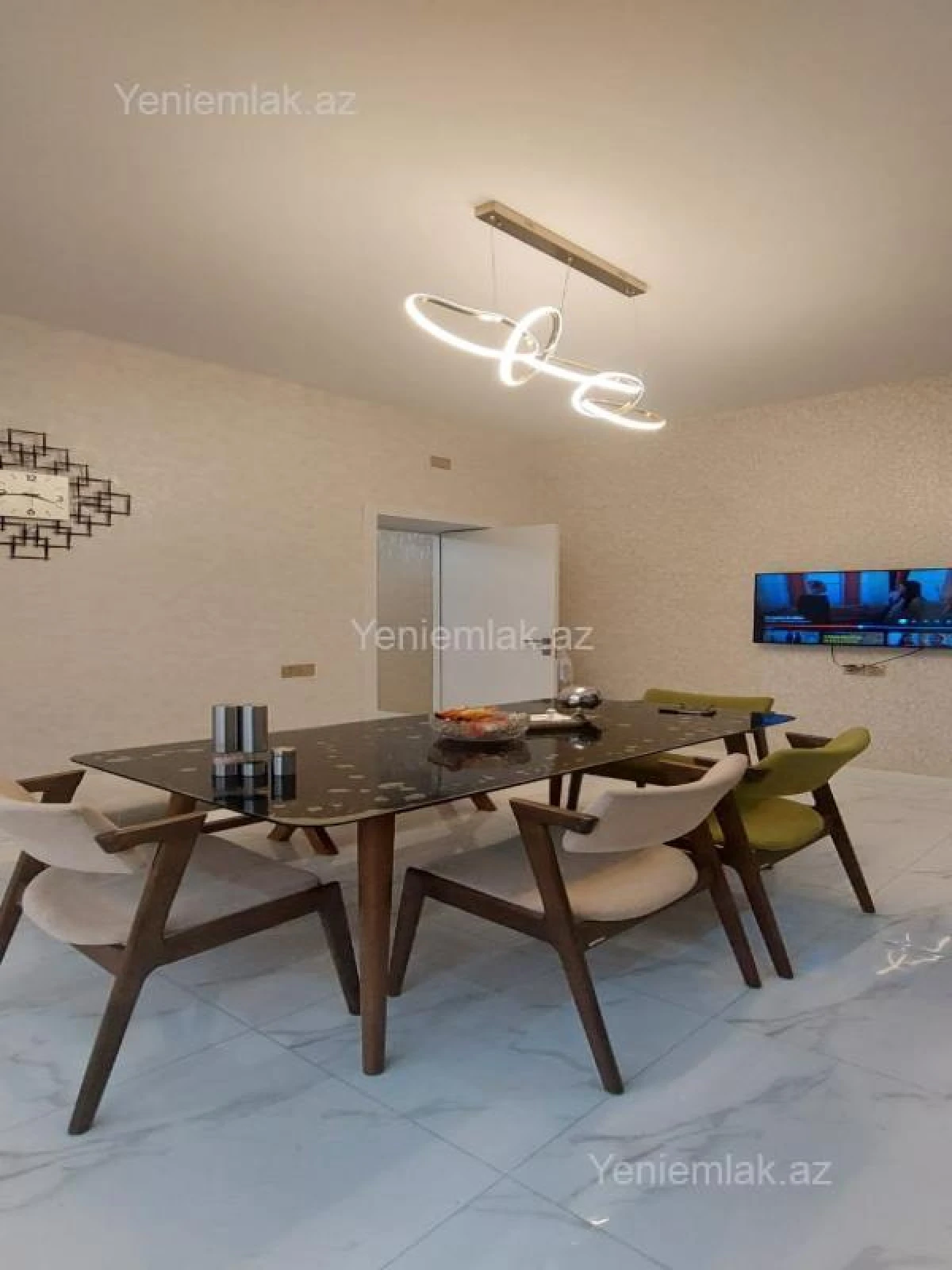 Satılır 5 otaqlı həyət evi 240 m²