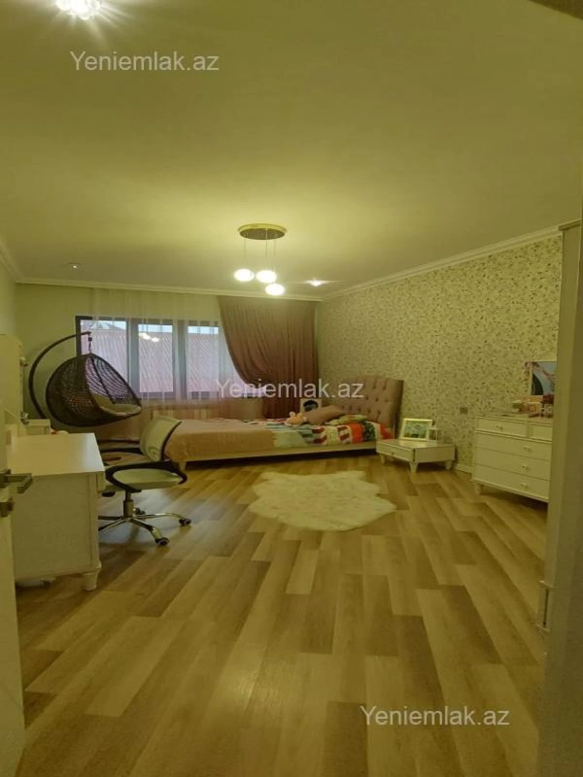 Satılır 5 otaqlı həyət evi 240 m²