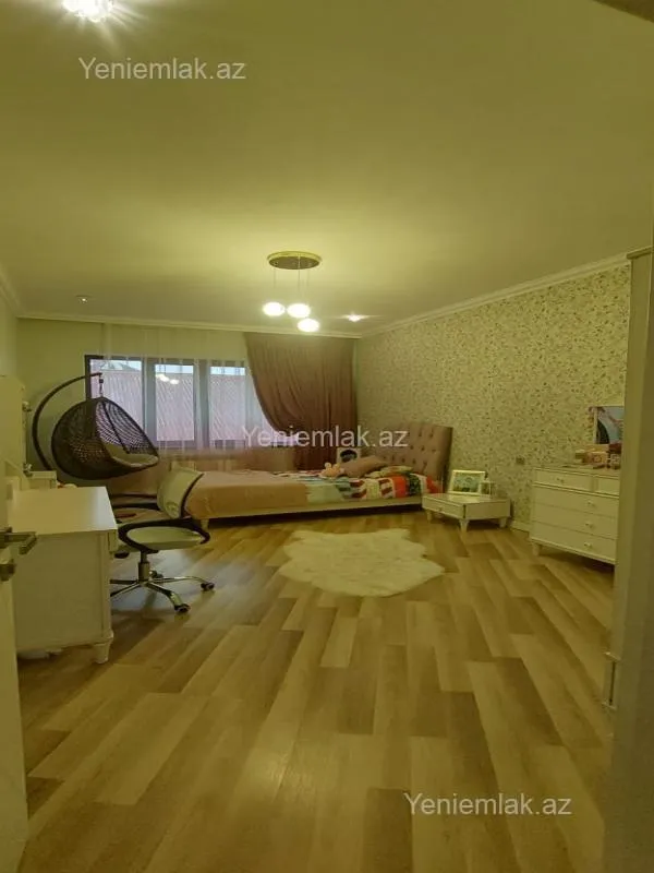 Satılır 5 otaqlı həyət evi 240 m²